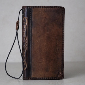 Funda tipo billetera de cuero genuino ARICHI para Apple iPhone 16, 15, 14, 13, 12, 11 Pro Max, XR, XS, con estampado vintage de grano oscuro aceitoso en el lomo