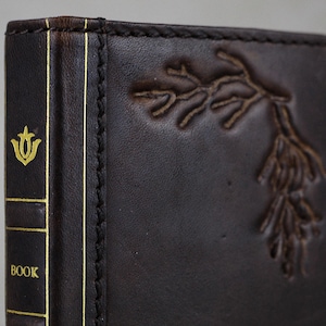 Custodia ARICHI in vera pelle fatta a mano per Google Pixel 9 8 7 6 5 4 Pro XL Fold 9A - Stile Bibbia vintage con goffratura di ramo d'albero e scomparti per carte