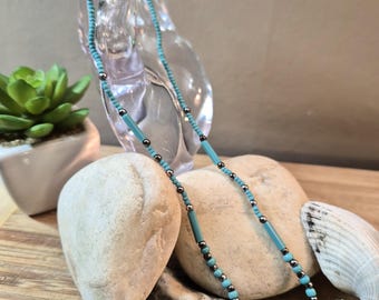 Vintage 1970s Turquoise colored beaded necklace with silver spacers and conical spacers 18 inch screw  clasp