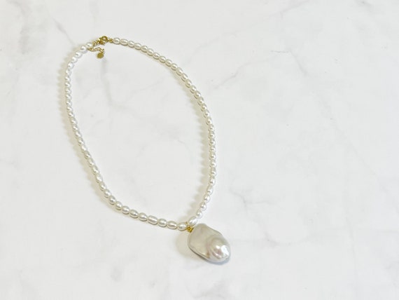 ネックレス・ペンダント Shiny Snow Pearl Necklace Snow Moon: Supersized Baroque Pearl Pendant Necklace - Etsy