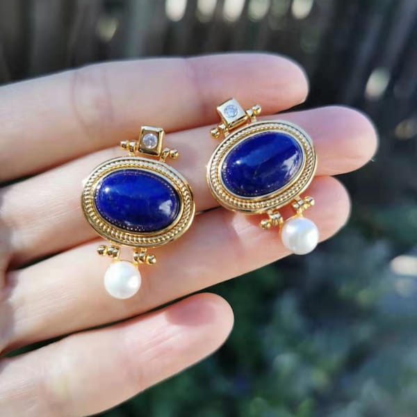 Athena : boucles d'oreilles en or et perles de lapis véritables