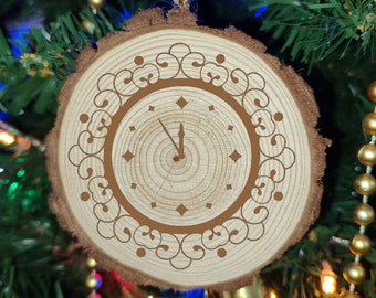 Clock Natural Wooden Rustic Christmas Ball Bauble Engraved Gift Present Keepsake / DC24-5