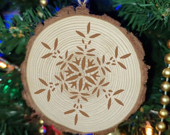 Snowflake Natural Wooden Rustic Christmas Ball Bauble Engraved Gift Present Keepsake / SF9