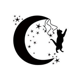 Puede incluir: Silueta negra de un gato que alcanza una luna creciente con estrellas. El gato está jugando con una cuerda de estrellas que cuelga de la luna.