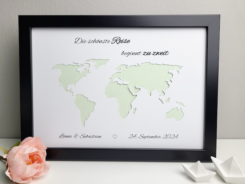 Hochzeitsgeschenk Weltkarte personalisiertes Geldgeschenk für das Ehepaar, Brautpaar zur Hochzeit oder zum Jubiläum Rahmen - schwarz