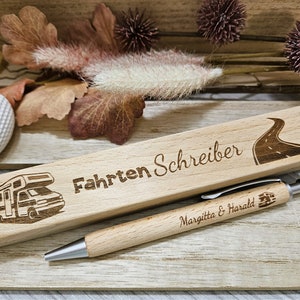 personalisiertes Stifte-Etui aus Holz + Kugelschreiber mit Gravur - Motiv "FahrtenSchreiber - Camper"
