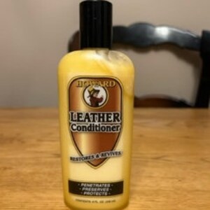 Apple Brand Wax-Free Leather Care Preservative and Conditioner - 4 Ounces