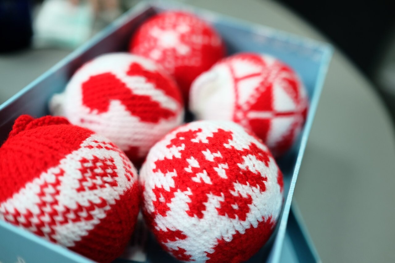 Set of 5 knitted Christmas Balls/ Scandinavian style Etsy