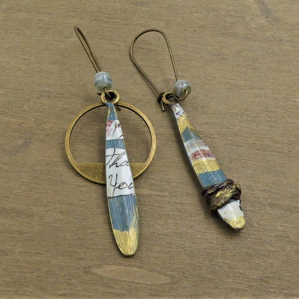 Boucles d'oreilles dissociées, laiton bronze, impression, fil laineux, dormeuses, perles verre, fait main