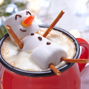 HOT COCOA PARADISE  Charity Holiday Card supporting Our Military Kids (10 Cards per pack) (OMK1727)