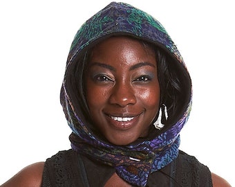 Hood with buttoned neck made from shawls