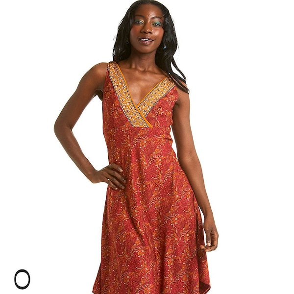 Altes Lieblings-Hippie-Kurzkleid aus neuen Polyester-Sari.