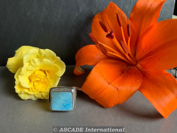 Very nice Larimar ring in an extravagant design with silver (925) sterling.