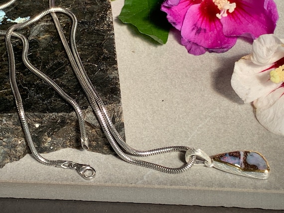 Boulder Opal (Australia) pendant with silver and gold-plated edge