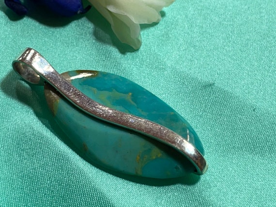 Real turquoise pendant in silver (925) sterling