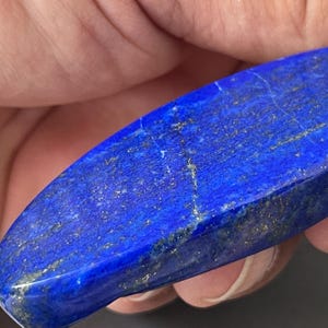 Larger lapis lazuli pendant drilled – spiritual gemstone jewelry as a unique piece for intuition, truth & new energy, the magic eye