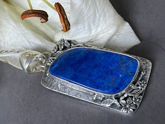 Beautiful natural Lapislazuli Pendant handmade in silver 925 sterling