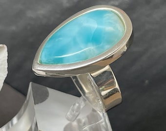 Très belle Pendantif Larimar au design extravagant avec de l'argent sterling (925).