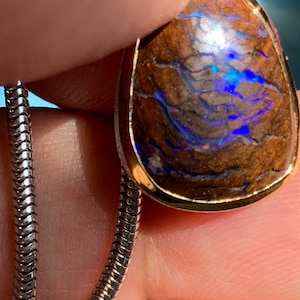 Boulder Opal ( Australien ) Anhänger mit Silber und Rand vergoldet