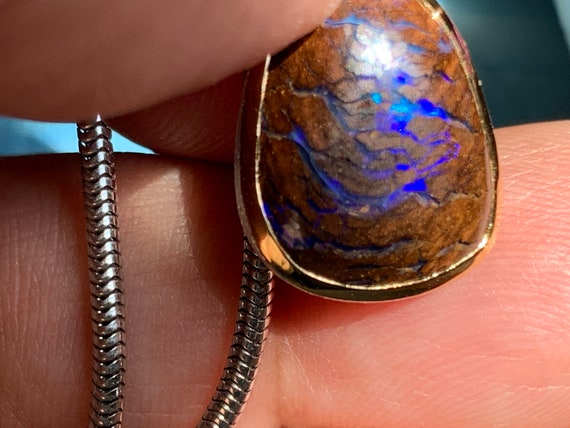 Boulder Opal (Australia) pendant with silver and gold-plated edge
