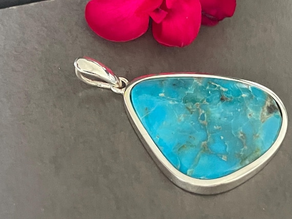 Real turquoise pendant in silver (925) sterling