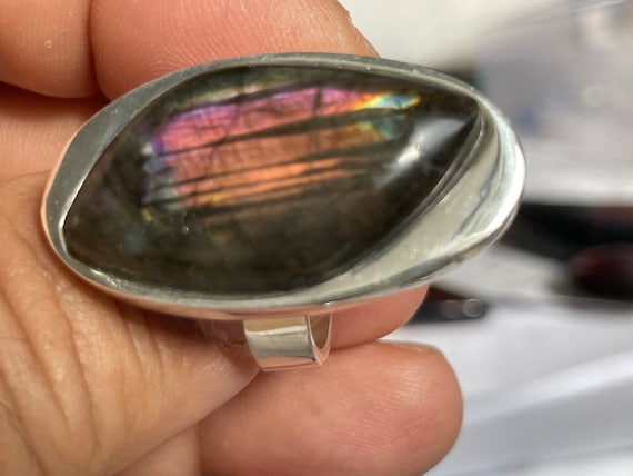 Unusual labradorite ring with sterling silver (925) and extra ordinary design