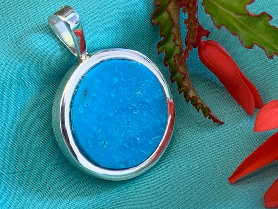 Real turquoise pendant in silver (925) sterling