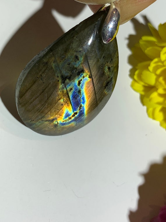 Exceptional beautiful labradorite pendant in rainbow colors