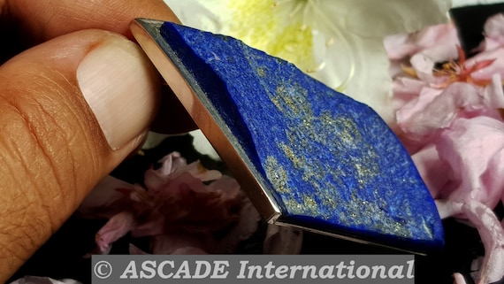 Lapis lazuli pendant with silver