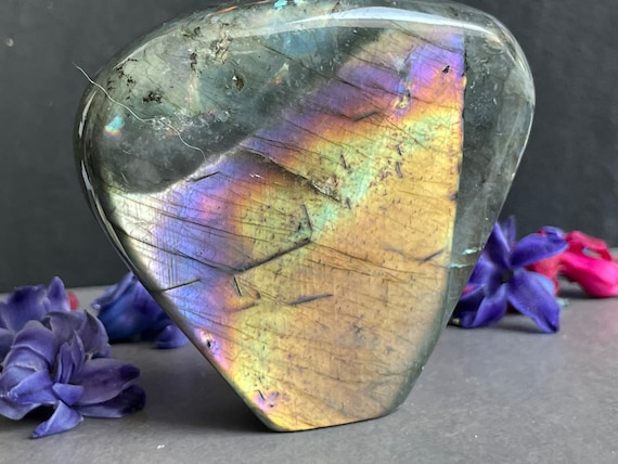 Exceptional labradorite