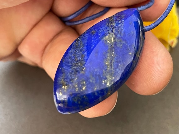 Drilled lapis lazuli pendant – magic eye, usable on both sides, deep blue natural stone with character