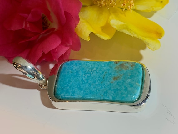Real turquoise pendant in silver (925) sterling