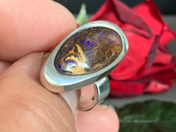 Quite an unusual, beautiful boulder opal ring set in sterling silver (925).