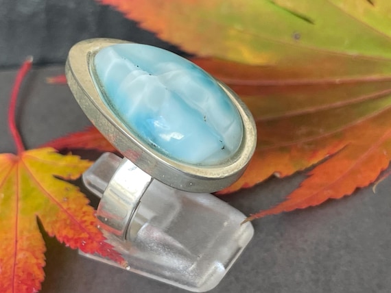 Very nice Larimar ring in an extravagant design with silver (925) sterling.