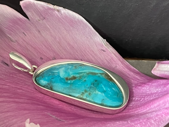 Real turquoise pendant in silver (925) sterling