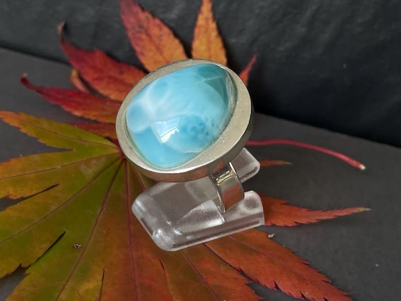 Very nice Larimar ring in an extravagant design with silver (925) sterling.