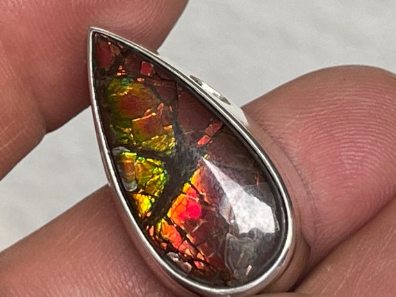 Very beautiful and rare ammolite design ring silver (925) sterling in an unusual shape