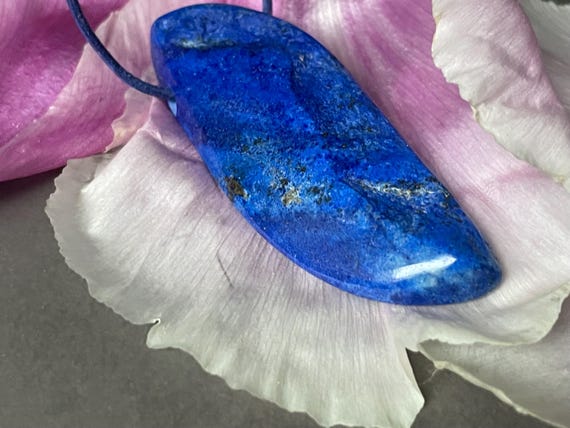 Drilled lapis lazuli pendant – deep blue gemstone with a regal aura, unique natural stone for jewelry & gifts