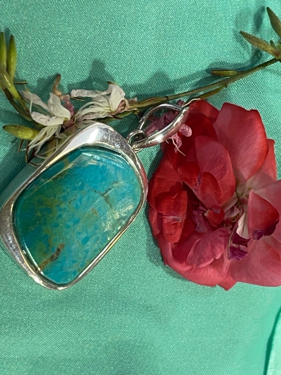 Real turquoise pendant in silver (925) sterling