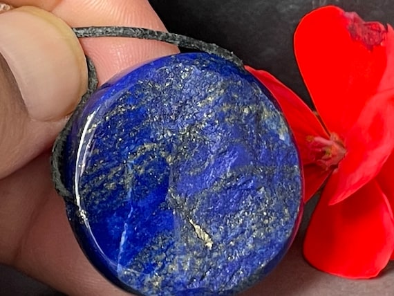 Sehr schöner echter runder Lapislazuli  gebohrt(abgerundet halb poliert)