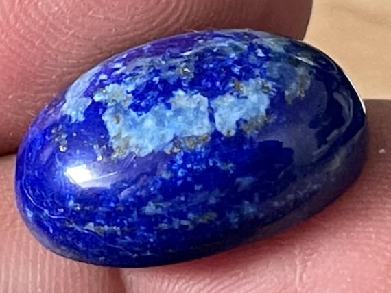 A stone that enchants immediately: Lapis lazuli – cabochon handcrafted – deep blue tones harmonizing with beautiful calcite, beautiful