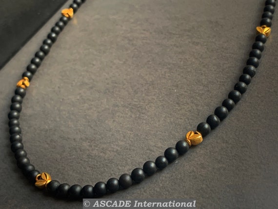 Exclusive Onyx chain with gold