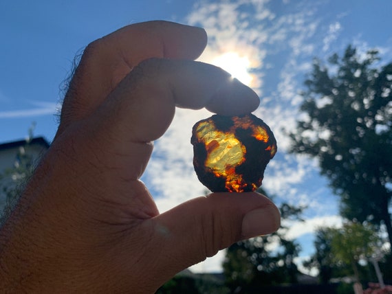 Phenomenal, rare blue amber
