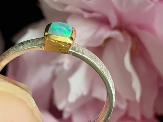 Very fine and beautiful ring in Opal (Australia) with silver and edge gold-plated (5 microns)