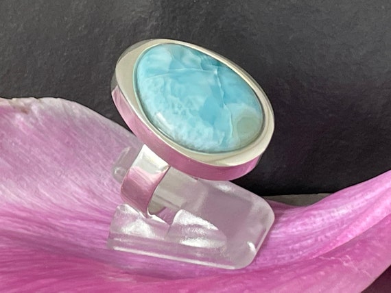 Very nice Larimar ring in an extravagant design with silver (925) sterling.