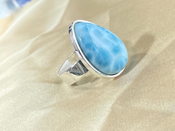 Very nice Larimar ring in an extravagant design with silver (925) sterling.
