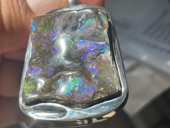 Very beautiful and rare blue-violet ammolite design pendant made of sterling silver (925).