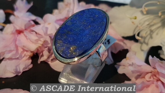 Genuine lapis lazuli natural with unique design. Ring oval in silver ( 925 ) sterling