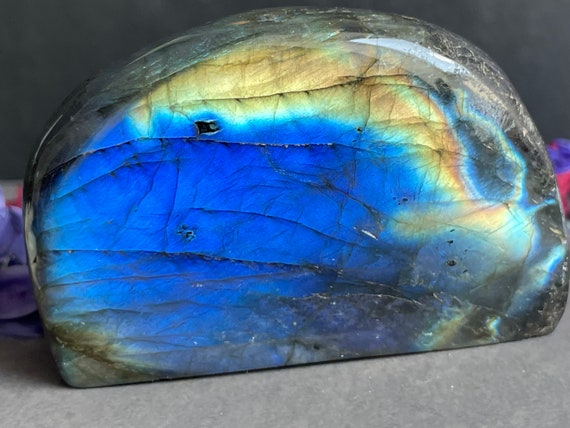 Exceptional labradorite