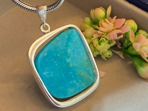 Real turquoise pendant in silver (925) sterling